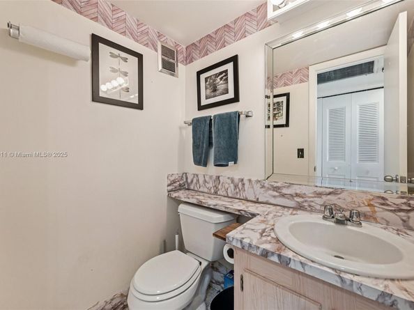 126 Canterbury  E 126, West Palm Beach FL 33417