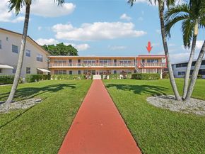 126 Canterbury  E 126, West Palm Beach FL 33417