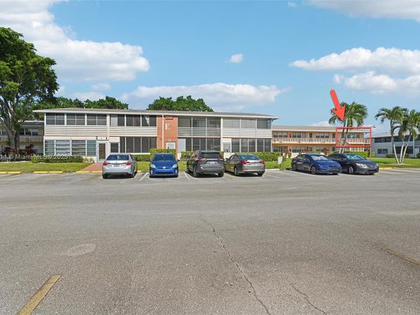 126 Canterbury  E 126, West Palm Beach FL 33417