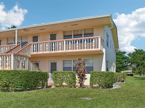 126 Canterbury  E 126, West Palm Beach FL 33417