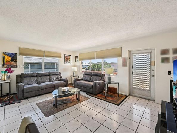 126 Canterbury  E 126, West Palm Beach FL 33417