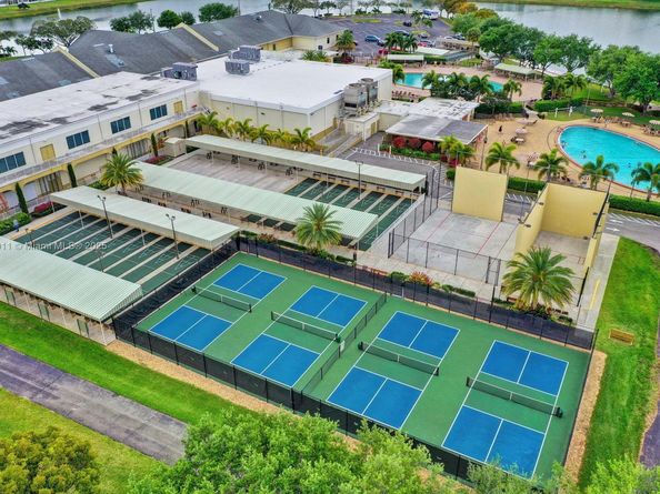 126 Canterbury  E 126, West Palm Beach FL 33417