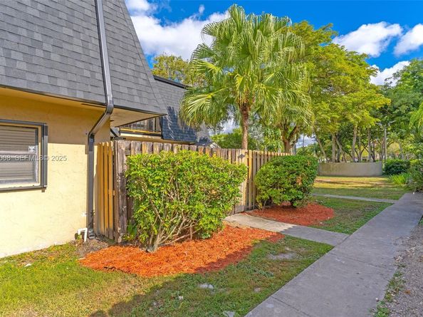 14289 SW 94th Cir Ln 101, Miami FL 33186