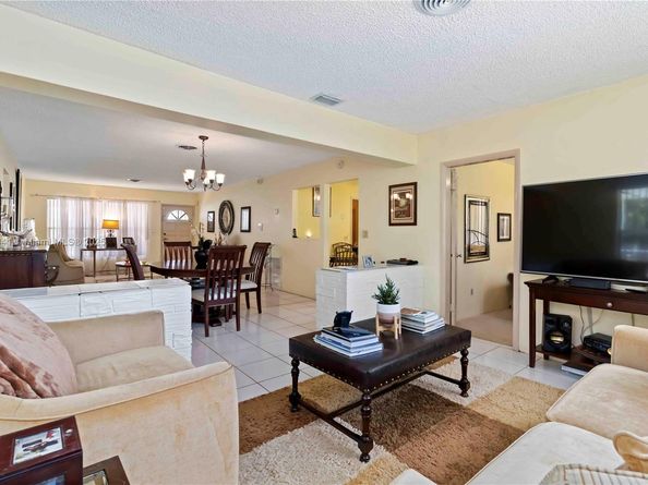 Undisclosed Address #A11851041, North Miami Beach FL 33162