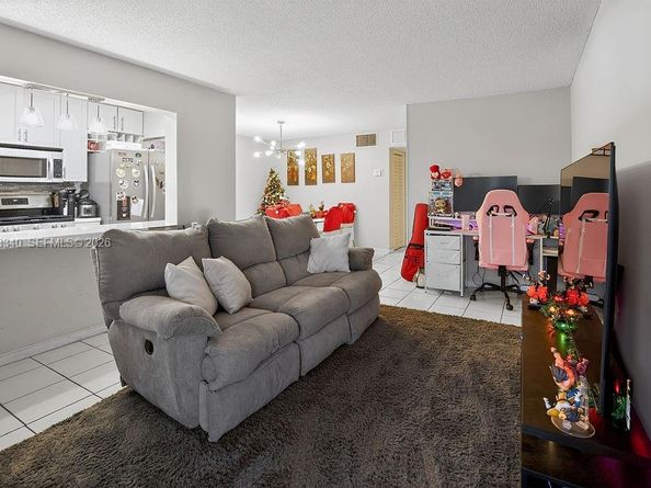 20311 NE 2nd Ave 15, Miami FL 33179