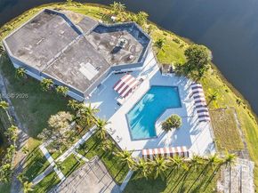 20311 NE 2nd Ave 15, Miami FL 33179