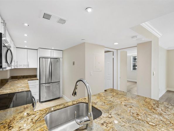 770 Claughton Island Dr 1703, Miami FL 33131