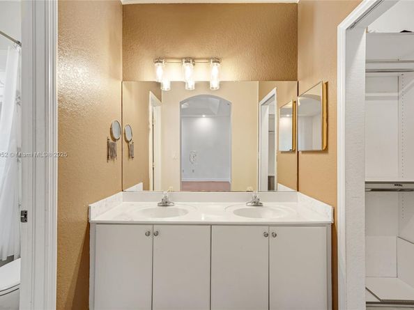 7634 NW 114th Path, Doral FL 33178