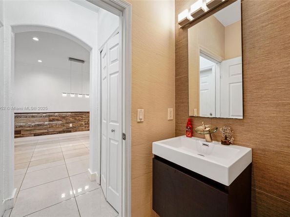 7634 NW 114th Path, Doral FL 33178