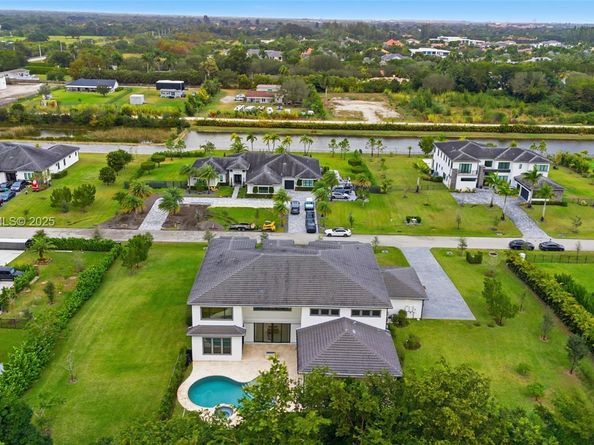 17130 Magnolia Estates Dr, Southwest Ranches FL 33331