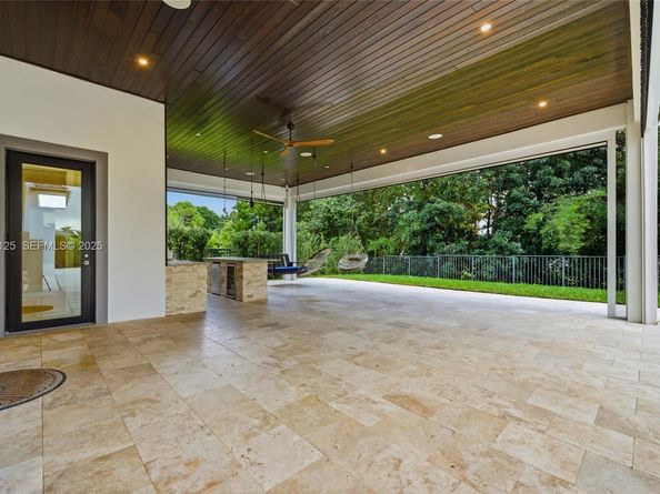 17130 Magnolia Estates Dr, Southwest Ranches FL 33331