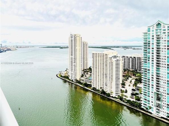 325 S Biscayne Blvd 3917, Miami FL 33131