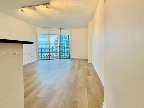325 S Biscayne Blvd 3917, Miami FL 33131
