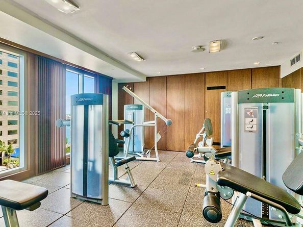 325 S Biscayne Blvd 3917, Miami FL 33131