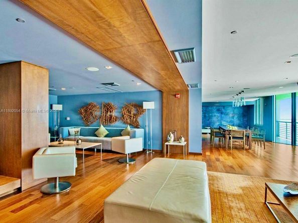 325 S Biscayne Blvd 3917, Miami FL 33131