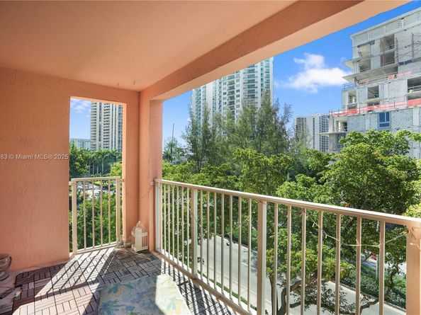 19555 E Country Club Dr 8502, Aventura FL 33180