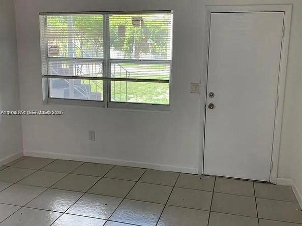 1277 NW 58th St, Miami FL 33142