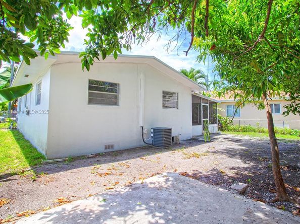 4647 NW 15th Ct, Miami FL 33142