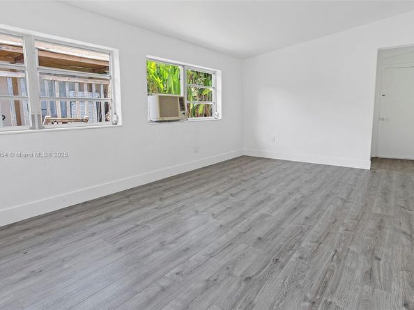 4647 NW 15th Ct, Miami FL 33142