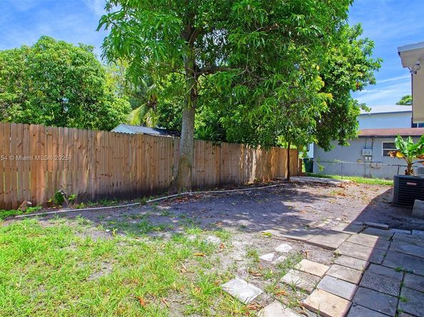 4647 NW 15th Ct, Miami FL 33142