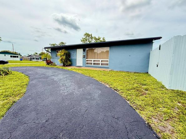 2240 N 57th Way, Hollywood FL 33021
