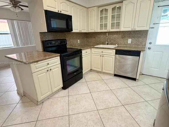 2240 N 57th Way, Hollywood FL 33021