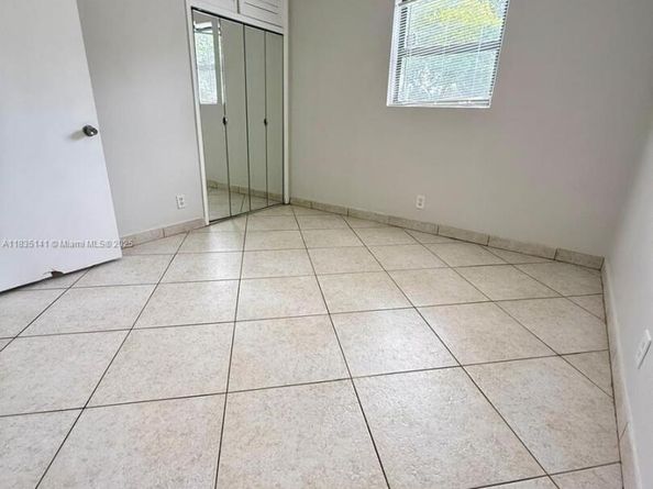 2240 N 57th Way, Hollywood FL 33021