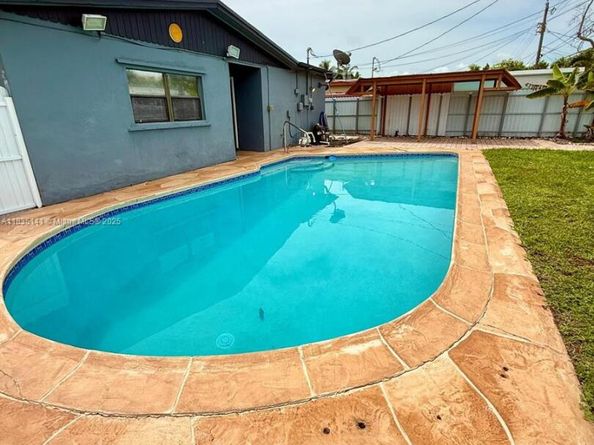 2240 N 57th Way, Hollywood FL 33021