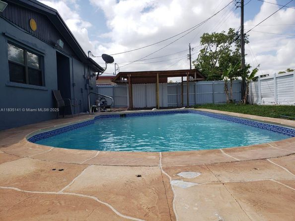 2240 N 57th Way, Hollywood FL 33021