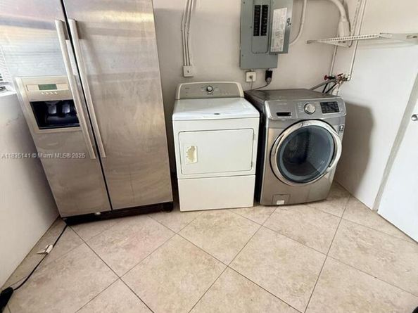 2240 N 57th Way, Hollywood FL 33021