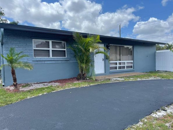 2240 N 57th Way, Hollywood FL 33021