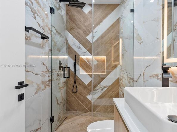 420 N Shore Dr, Miami Beach FL 33141