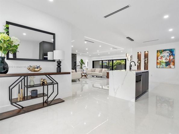 420 N Shore Dr, Miami Beach FL 33141