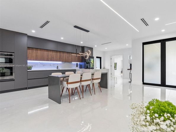 420 N Shore Dr, Miami Beach FL 33141