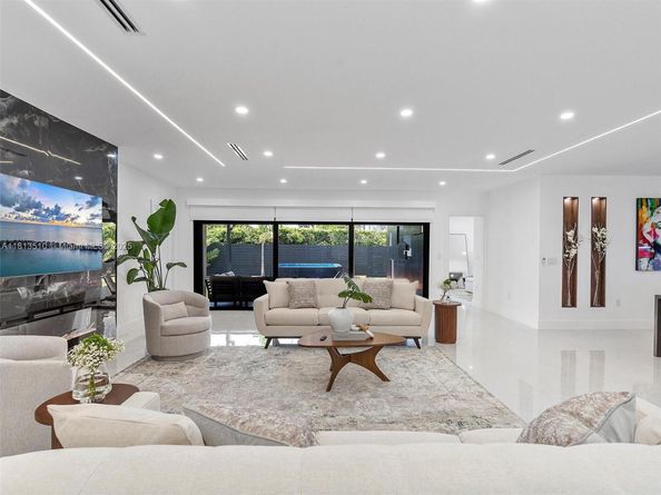 420 N Shore Dr, Miami Beach FL 33141