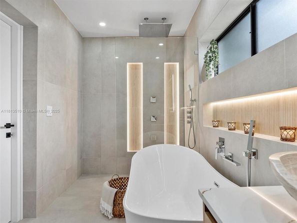 420 N Shore Dr, Miami Beach FL 33141
