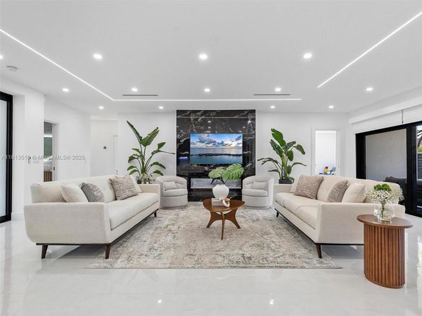 420 N Shore Dr, Miami Beach FL 33141