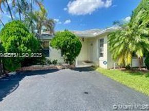 5722 NW 101st Ct, Doral FL 33178