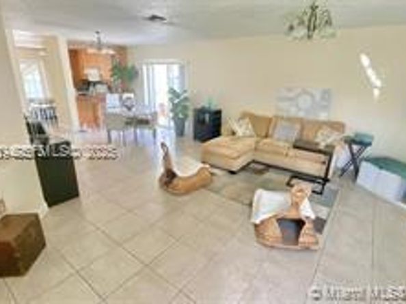 5722 NW 101st Ct, Doral FL 33178