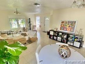 5722 NW 101st Ct, Doral FL 33178