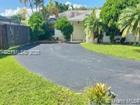 5722 NW 101st Ct, Doral FL 33178