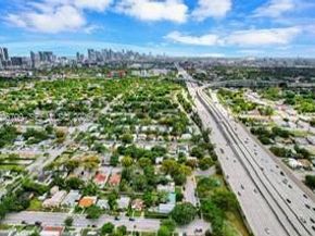 570 NW 48th St, Miami FL 33127