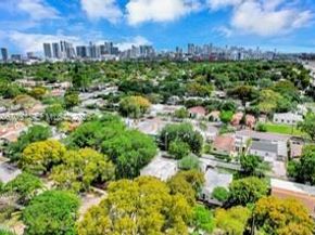 570 NW 48th St, Miami FL 33127