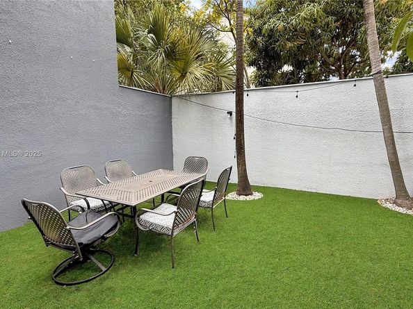 2980 SW 30th Ct 2980, Miami FL 33133