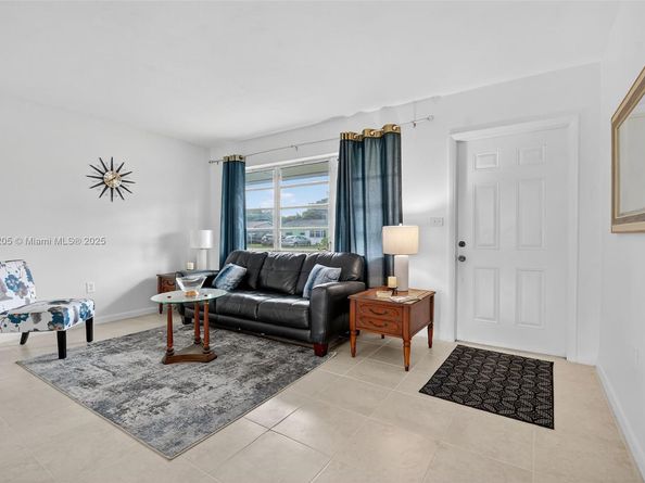 331 N 71st Ave, Hollywood FL 33024