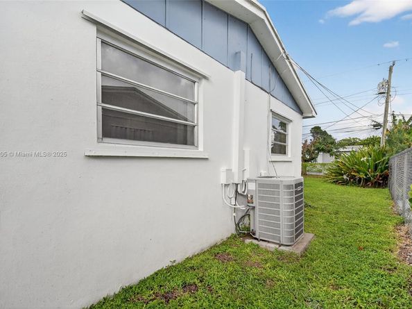 331 N 71st Ave, Hollywood FL 33024