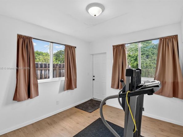 331 N 71st Ave, Hollywood FL 33024