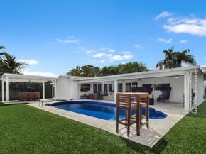 21015 NE 19th Ct, Miami FL 33179