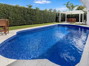 21015 NE 19th Ct, Miami FL 33179