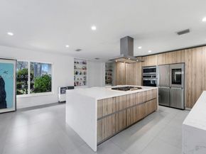 21015 NE 19th Ct, Miami FL 33179